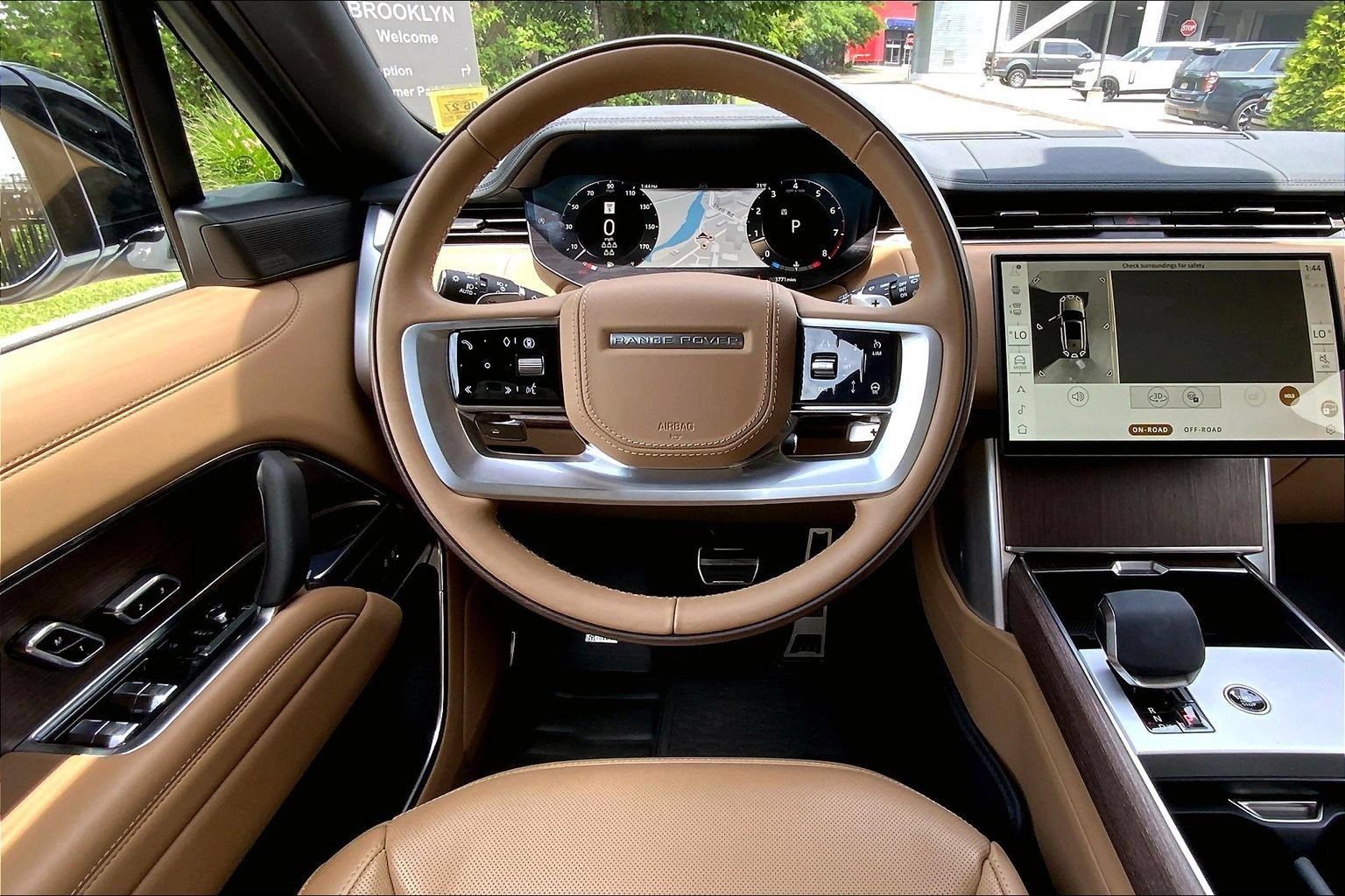 Certified 2025 Land Rover Range Rover Long Wheelbase SE AWD/4WD image 5