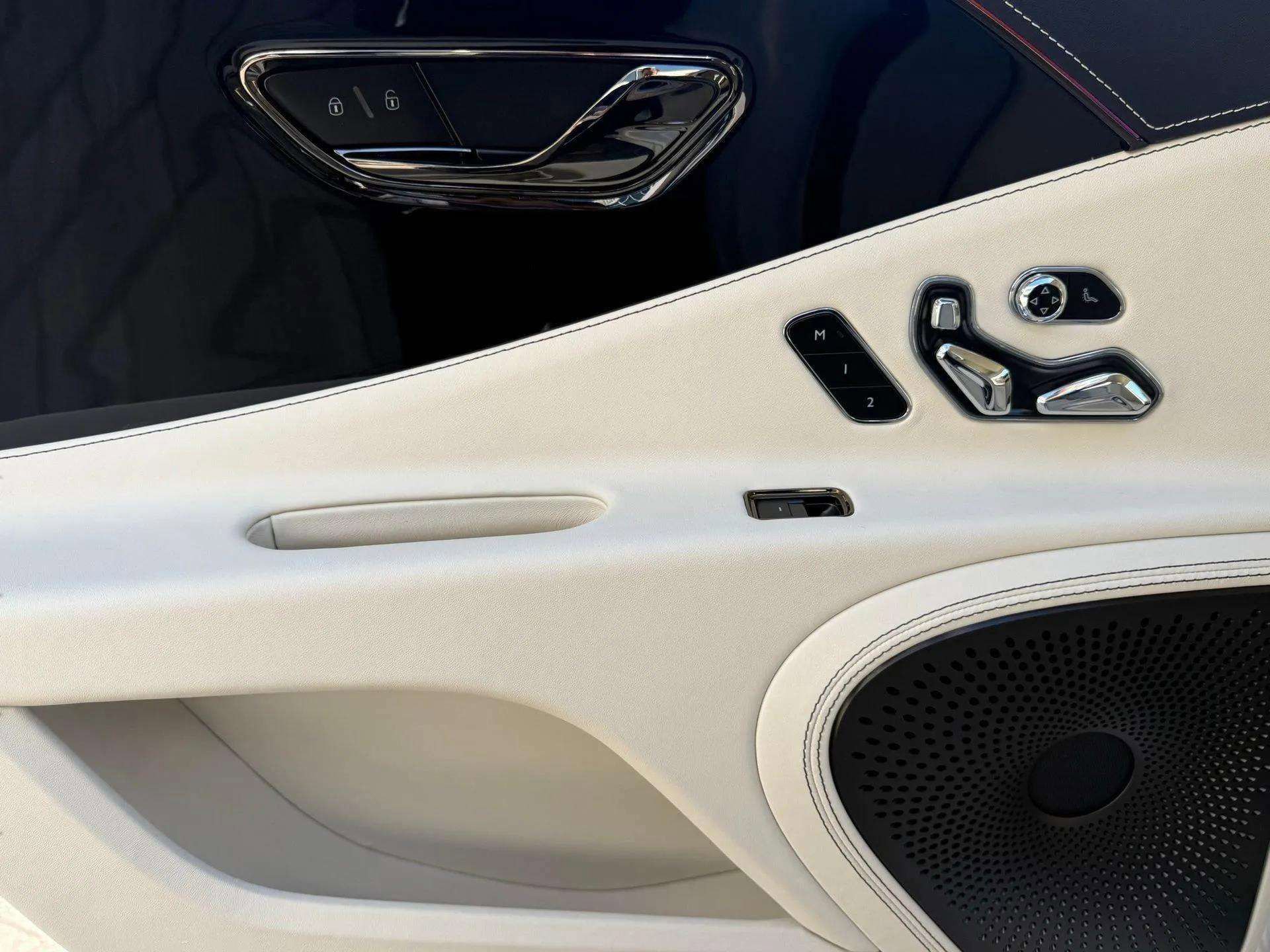 Used 2025 Bentley Flying Spur Plug-In Hybrid image 31