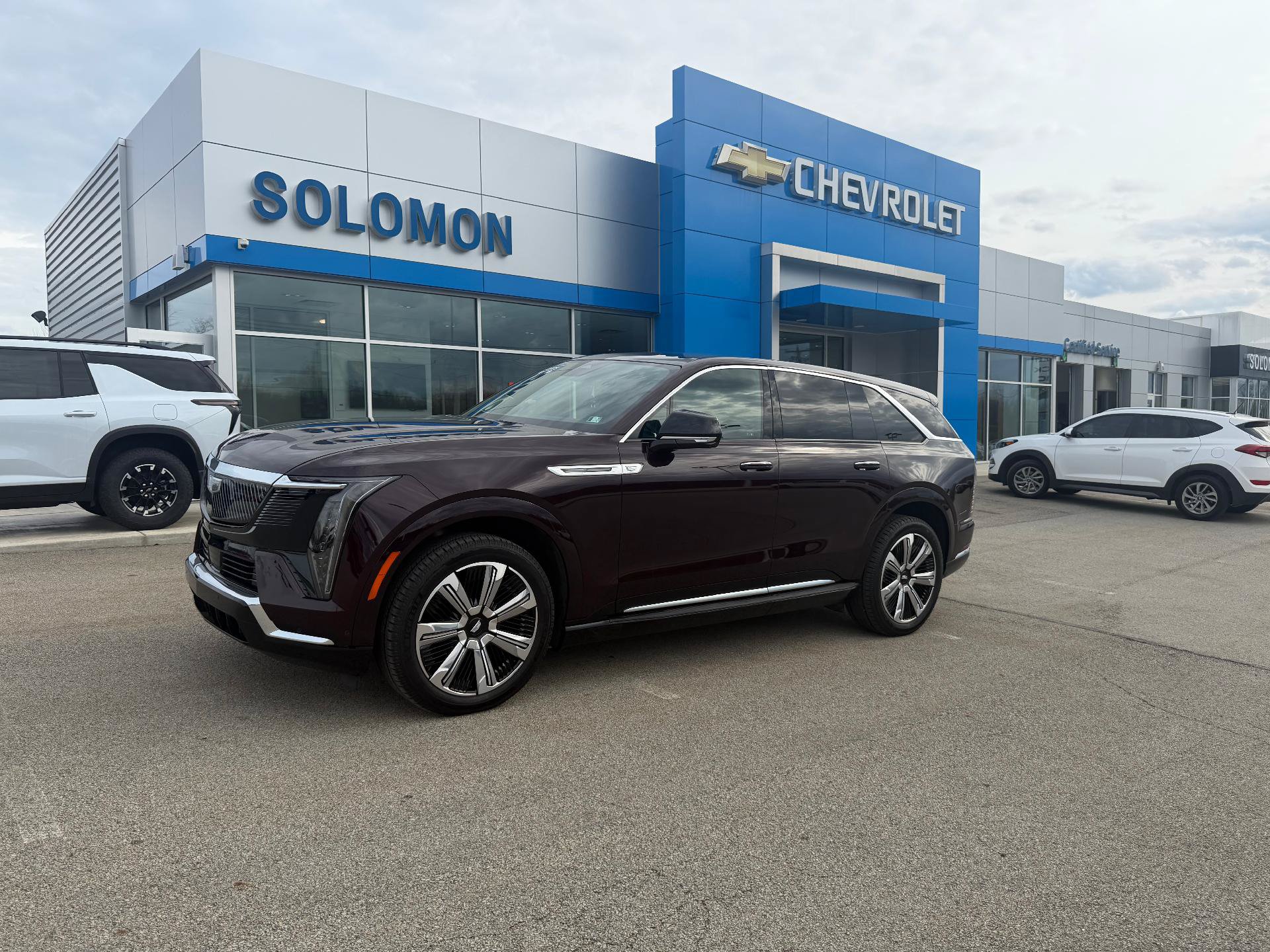 Certified 2025 Cadillac Escalade IQ Luxury 2 w/ LPO, Premium Carpet Package AWD/4WD image 1