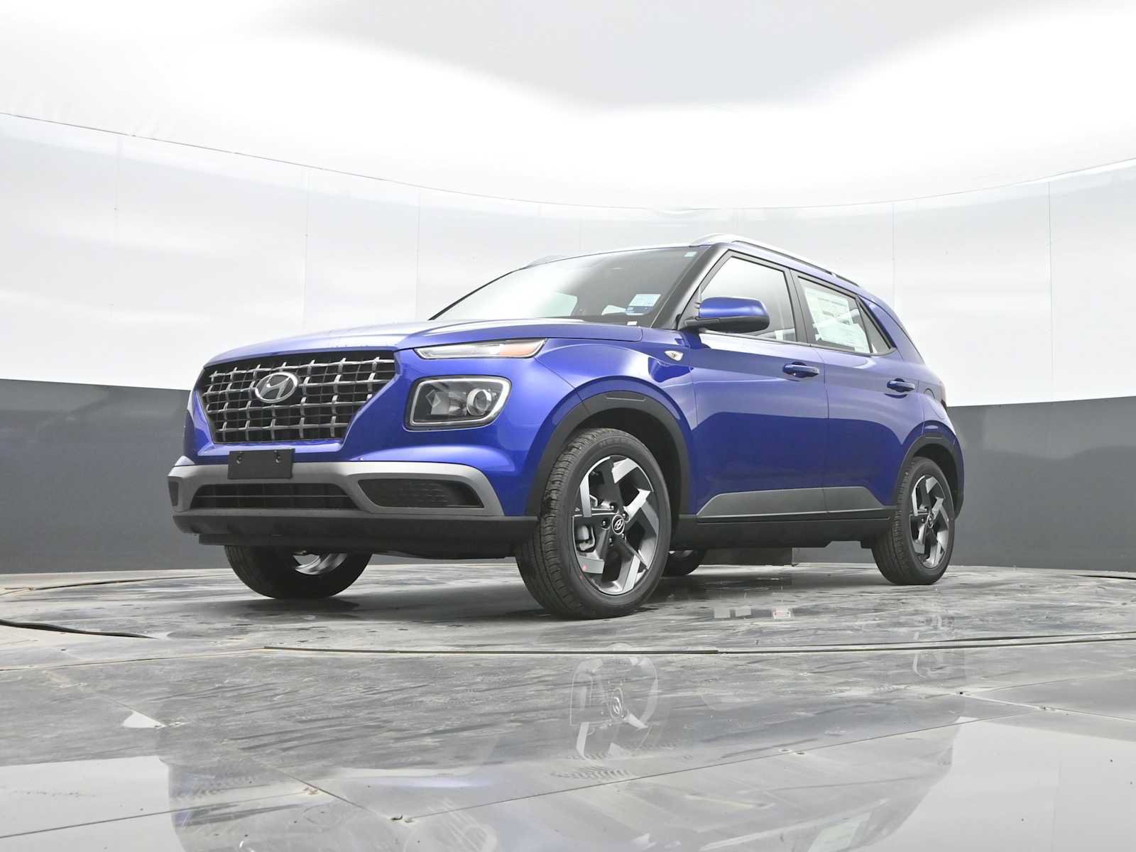 Used 2026 Hyundai Venue SEL FWD image 32