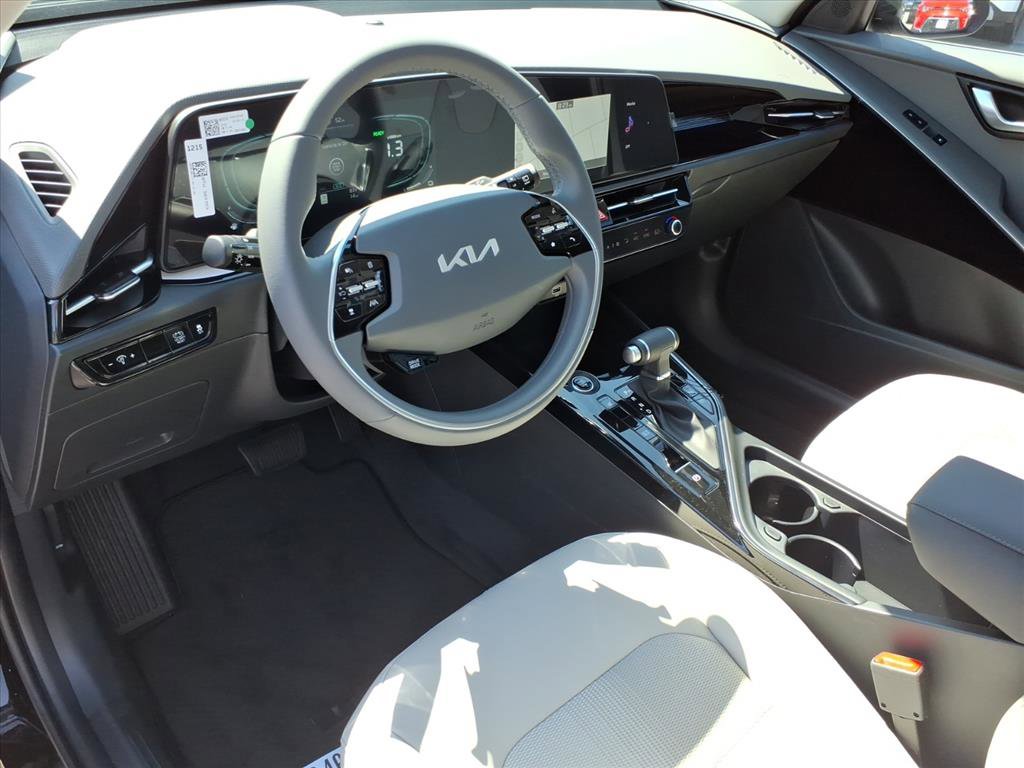 New 2025 Kia Niro EX FWD image 11