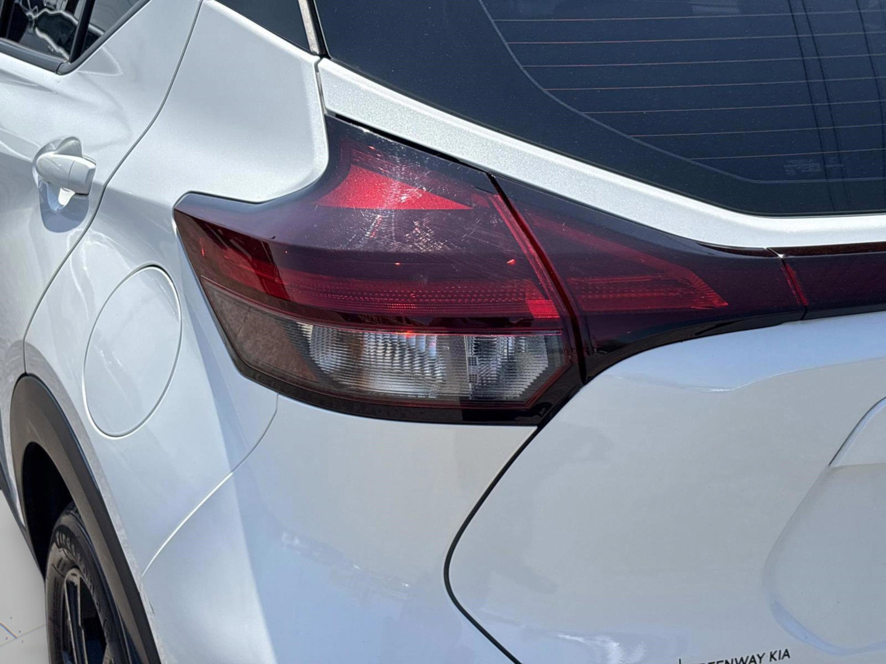 Used 2021 Nissan Kicks SR image 10