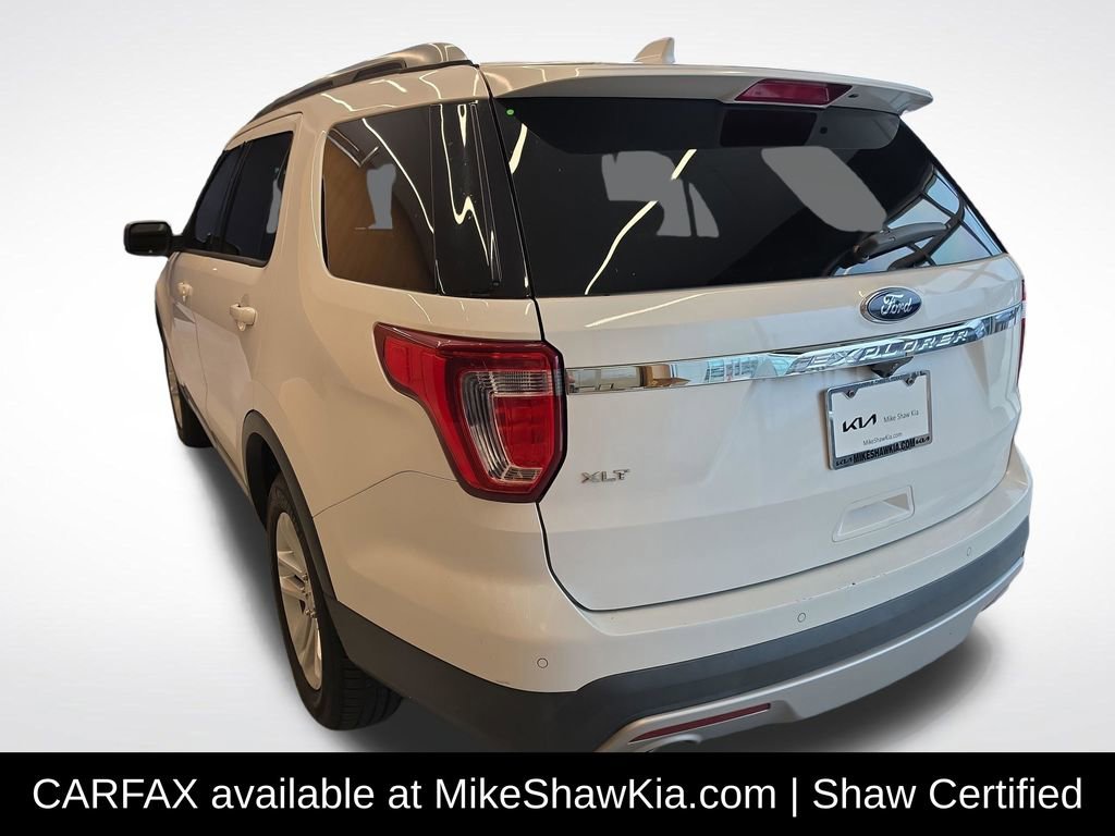 Used 2017 Ford Explorer XLT w/ Equipment Group 202A FWD image 4