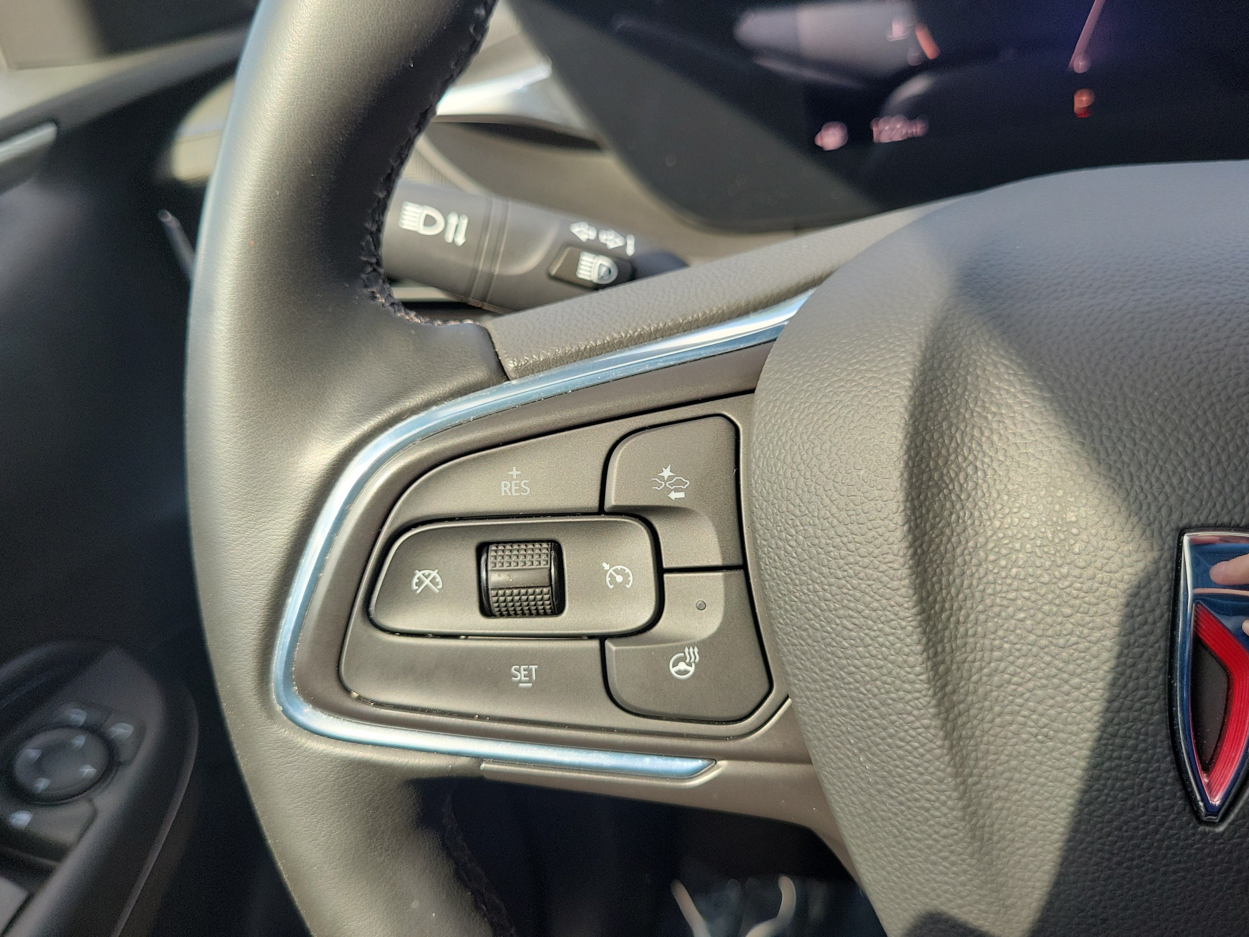 Used 2024 Buick Envista Sport Touring w/ Convenience I Package FWD image 20