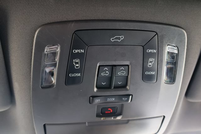 Used 2024 Toyota Sienna XSE FWD image 18