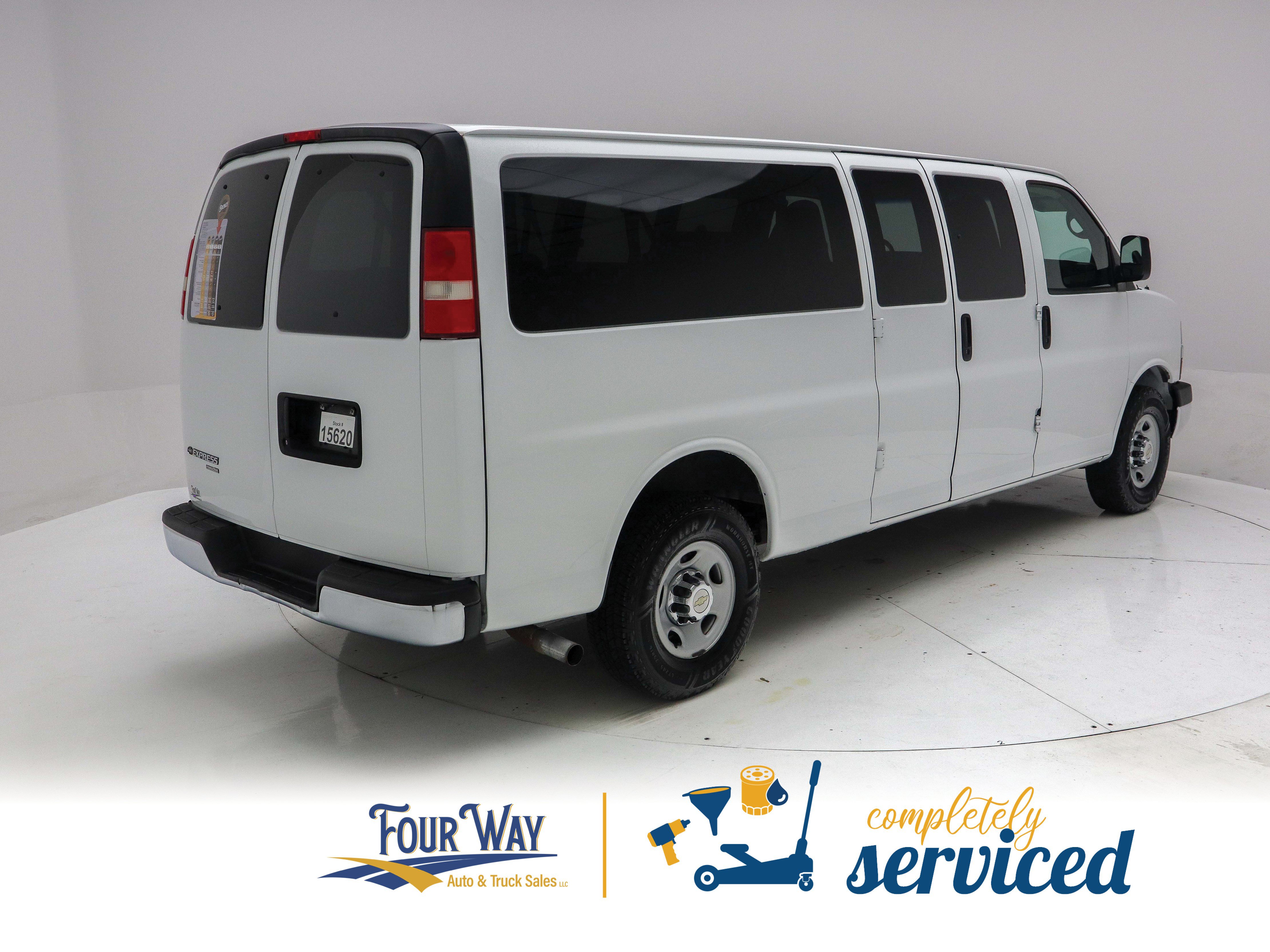 Used 2015 Chevrolet Express 3500 LT w/ LT Preferred Equipment Group RWD image 4