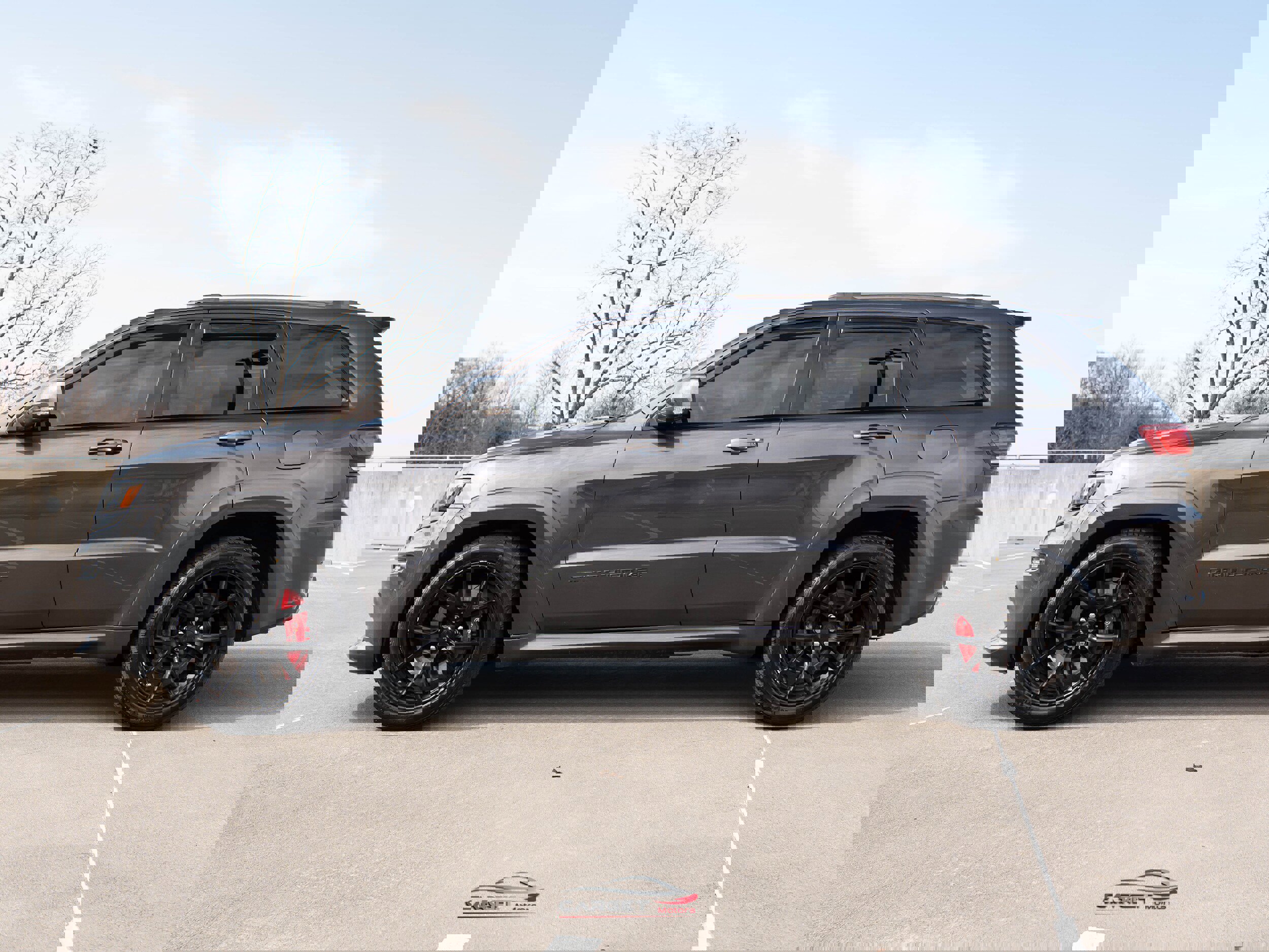 Used 2016 Jeep Grand Cherokee SRT image 4