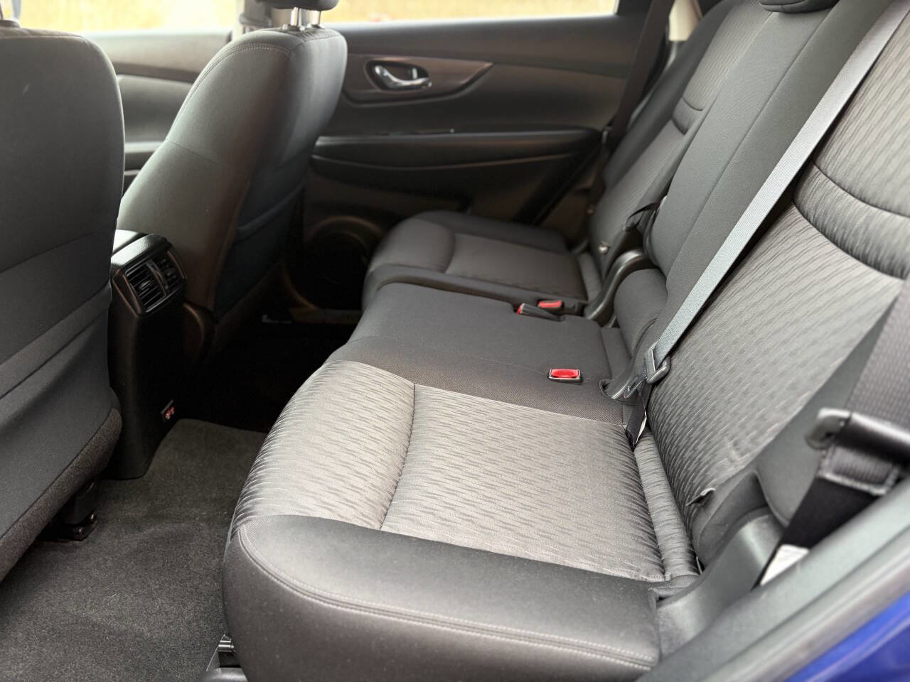 Used 2019 Nissan Rogue SV w/ Premium Package image 15