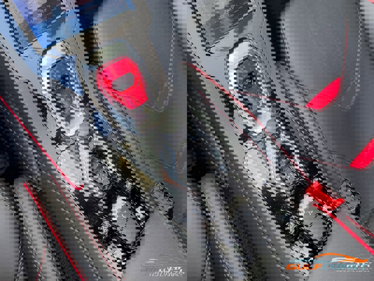 Used 2020 Lamborghini Huracan EVO image 19