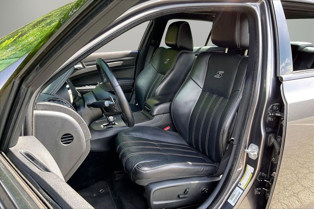 Used 2014 Chrysler 300 S RWD image 22