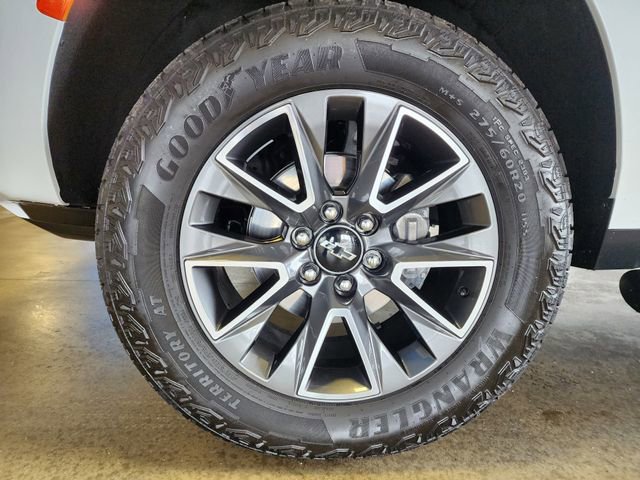 Used 2024 Chevrolet Tahoe Z71 w/ Luxury Package image 9