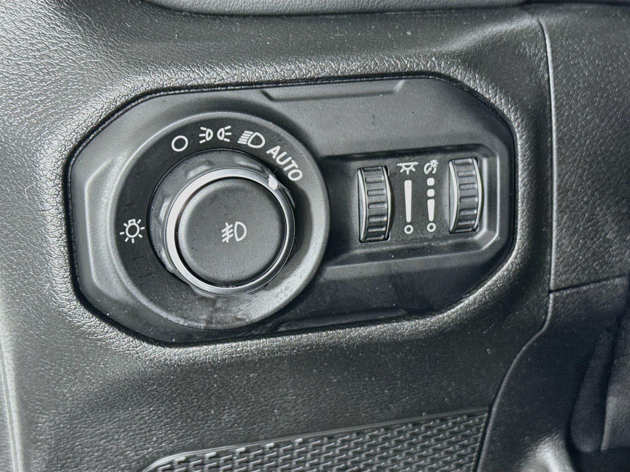 Used 2020 Jeep Wrangler Unlimited Sahara AWD/4WD image 11