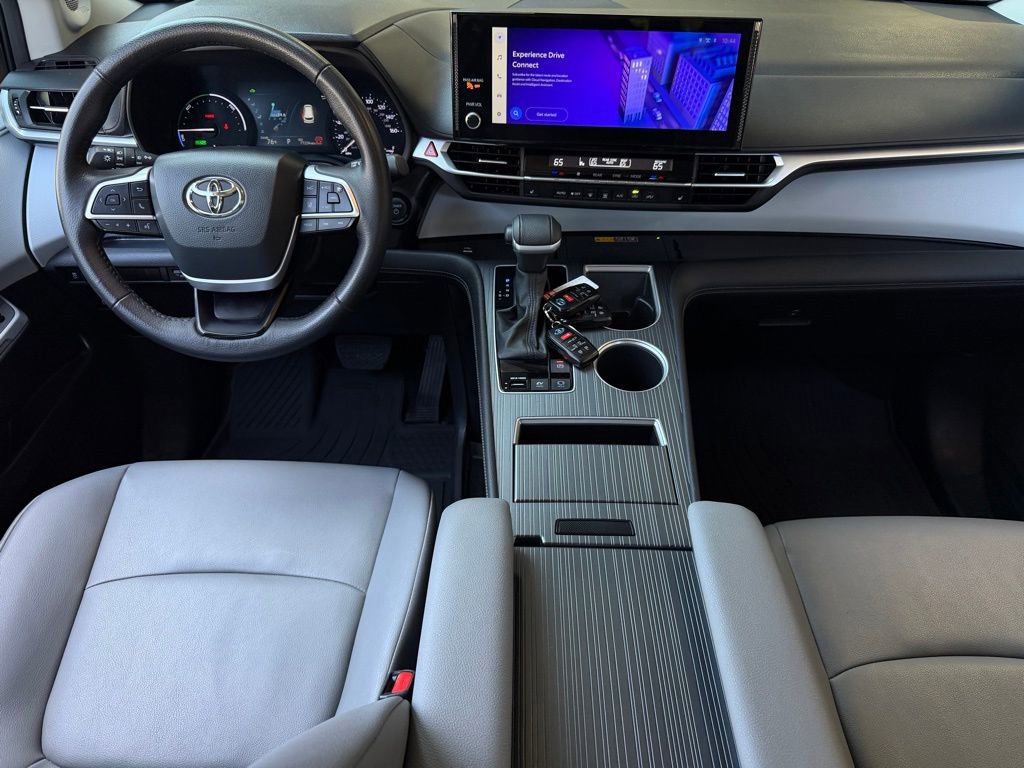 Used 2025 Toyota Sienna XLE w/ XLE Plus Package AWD/4WD image 17
