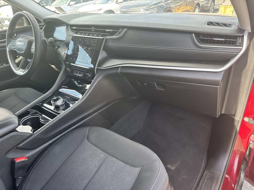Used 2023 Jeep Grand Cherokee L Laredo image 11
