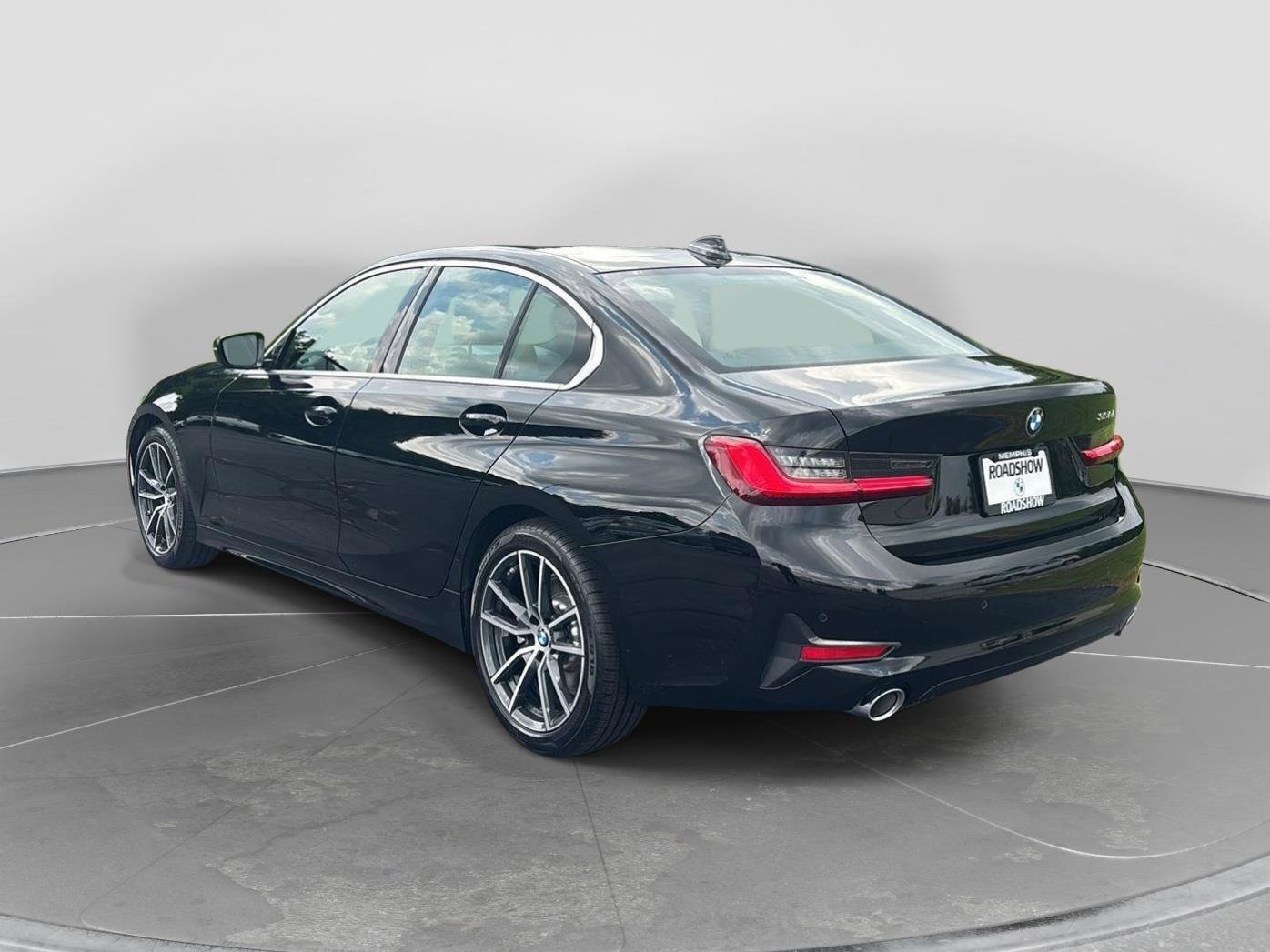 Used 2021 BMW 330i Sedan w/ Convenience Package RWD image 3