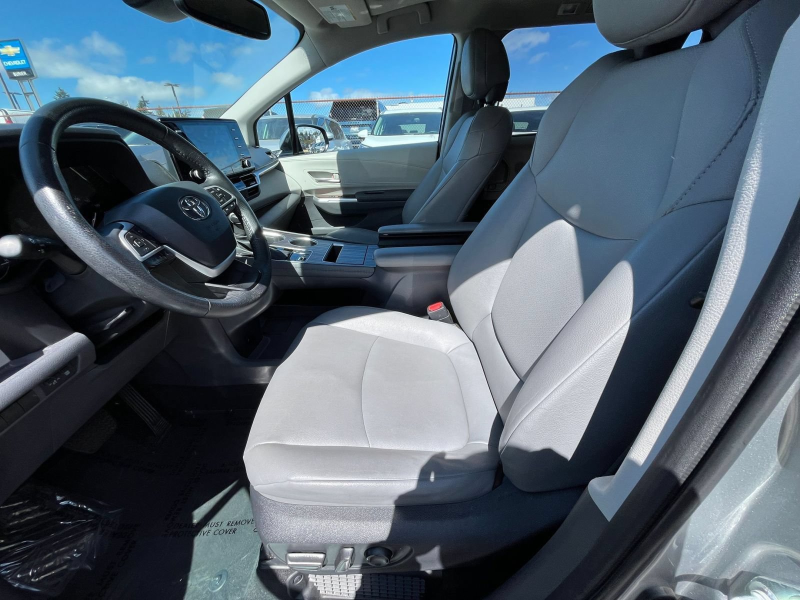 Used 2023 Toyota Sienna XLE FWD image 23