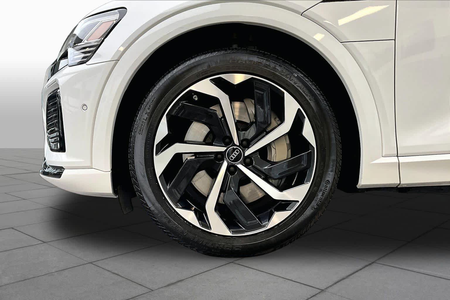 Used 2024 Audi Q8 e-tron Prestige AWD/4WD image 9