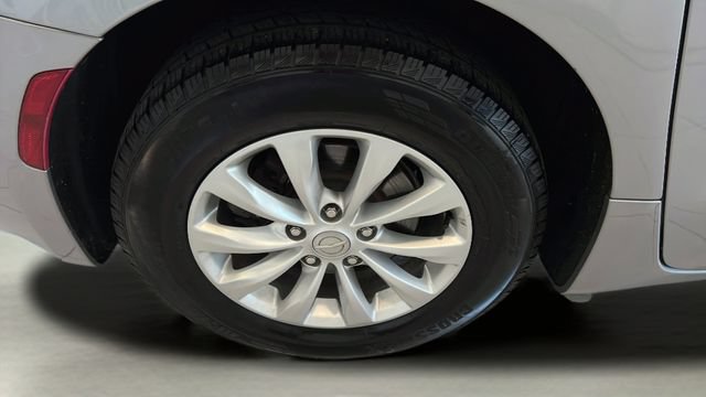 Used 2017 Chrysler Pacifica Touring-L FWD image 22
