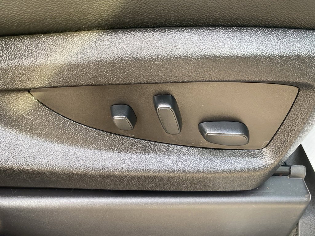 Used 2018 Chevrolet Suburban Premier image 13