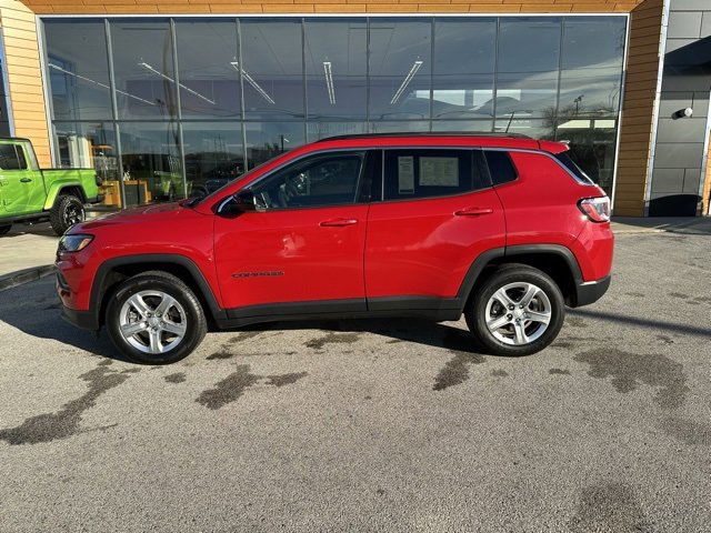 Used 2024 Jeep Compass Latitude image 9