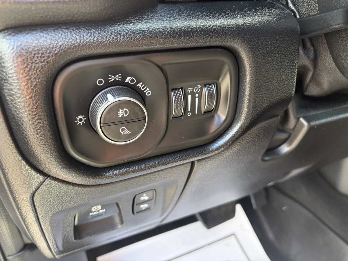 Used 2019 RAM 1500 Big Horn AWD/4WD image 14