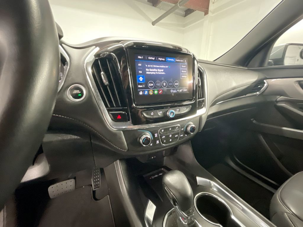 Used 2023 Chevrolet Traverse LT image 17