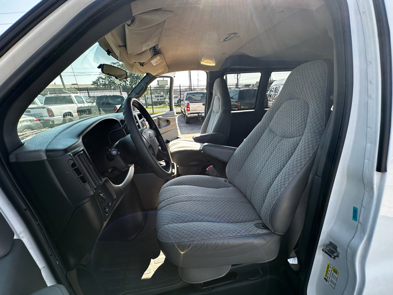 Used 2006 Chevrolet Express 3500 Passenger w/ LT Preferred Equipment Group image 55