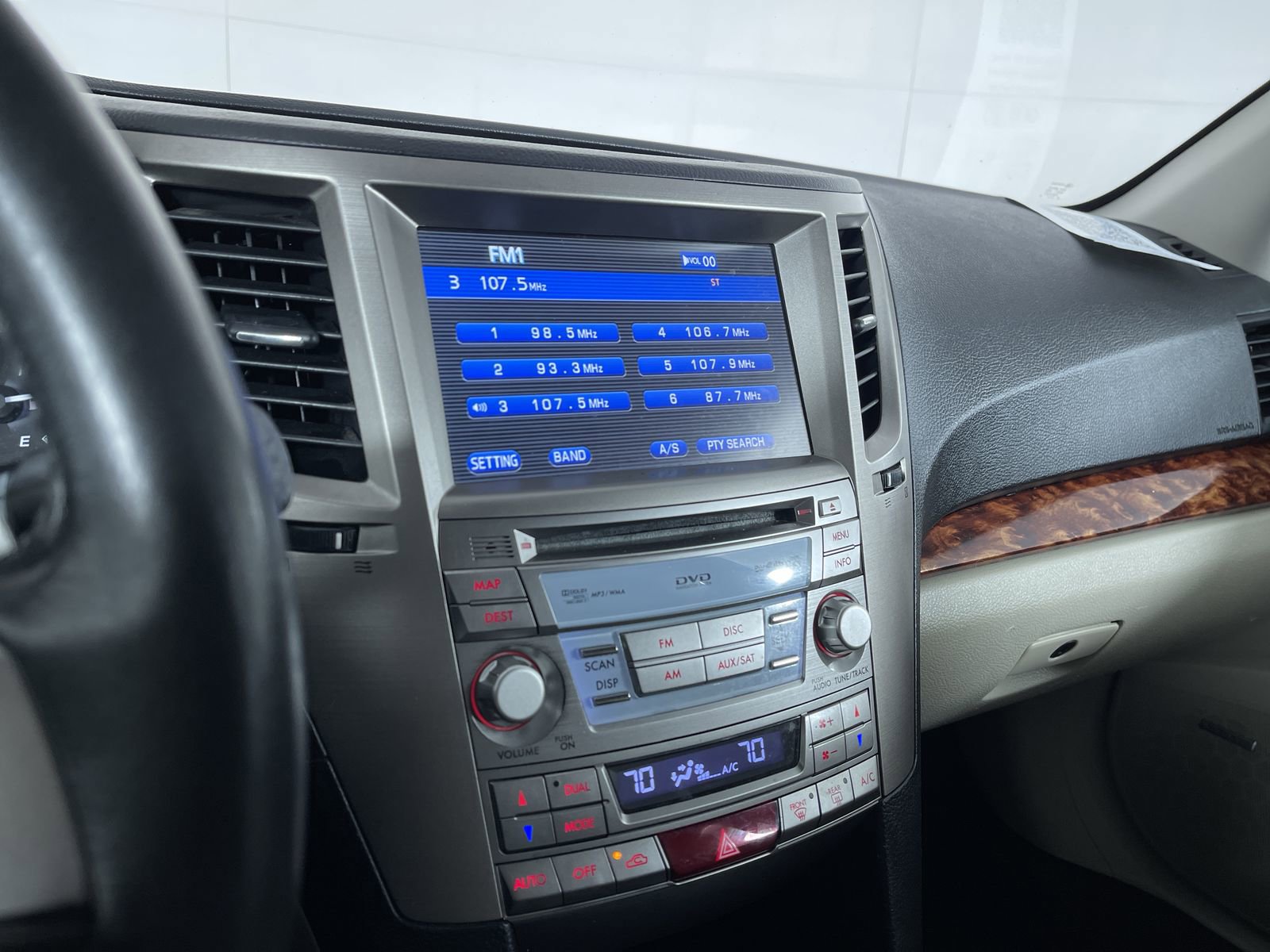 Used 2011 Subaru Outback 2.5i Limited AWD/4WD image 18