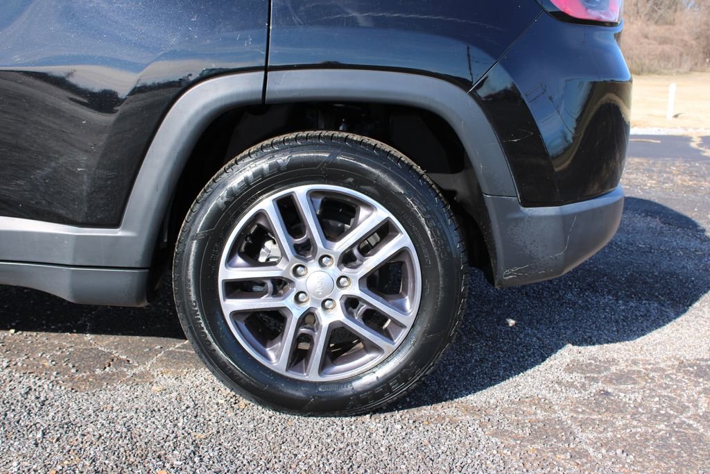 Used 2018 Jeep Compass Latitude w/ Popular Equipment Group image 16