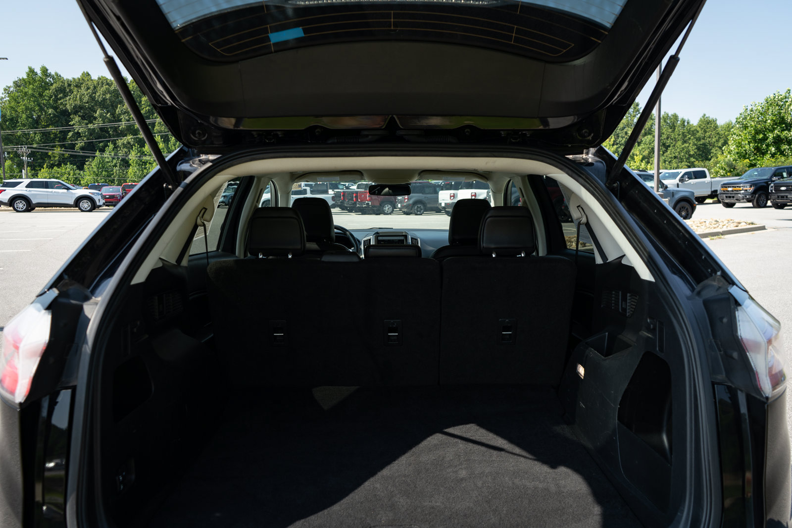 Used 2024 Ford Edge SEL AWD/4WD image 9