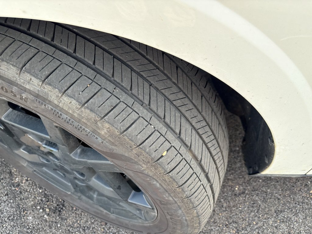 Used 2025 Kia Carnival SX w/ SX Dark Edition Package FWD image 9