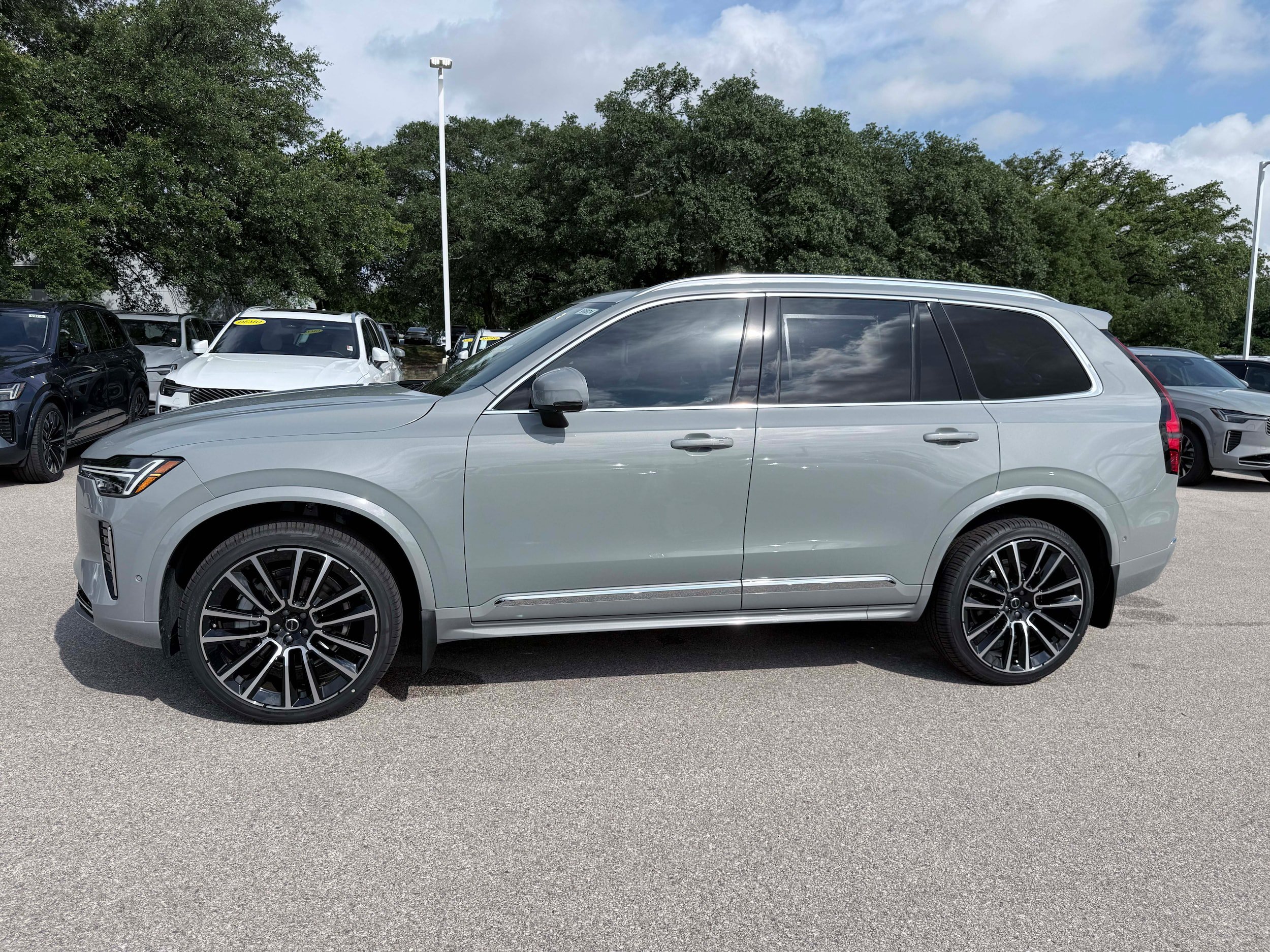 New 2026 Volvo XC90 B5 Ultra w/ Protection Package Premier AWD/4WD image 3