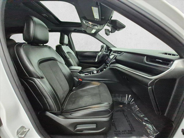 Certified 2025 Jeep Grand Cherokee Altitude AWD/4WD image 25
