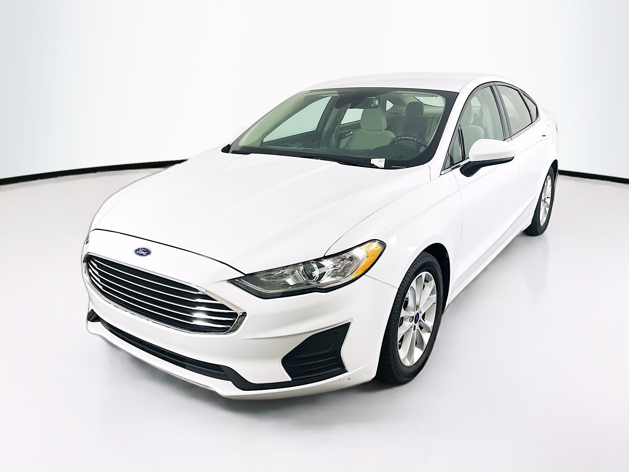 Used 2019 Ford Fusion SE FWD image 3