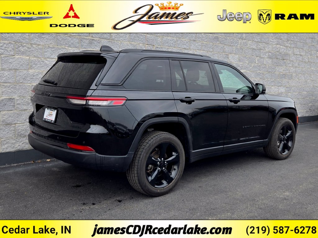 Used 2023 Jeep Grand Cherokee Limited w/ Black Appearance Package AWD/4WD image 5