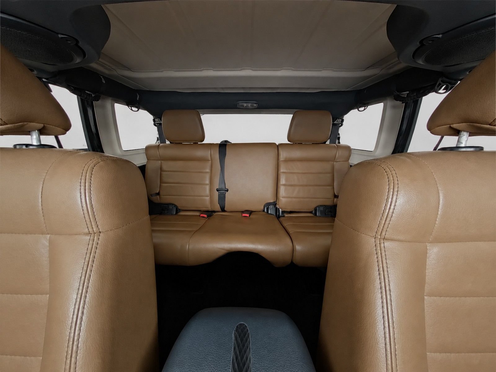 Used 2012 Jeep Wrangler Unlimited Rubicon w/ Connectivity Group AWD/4WD image 18