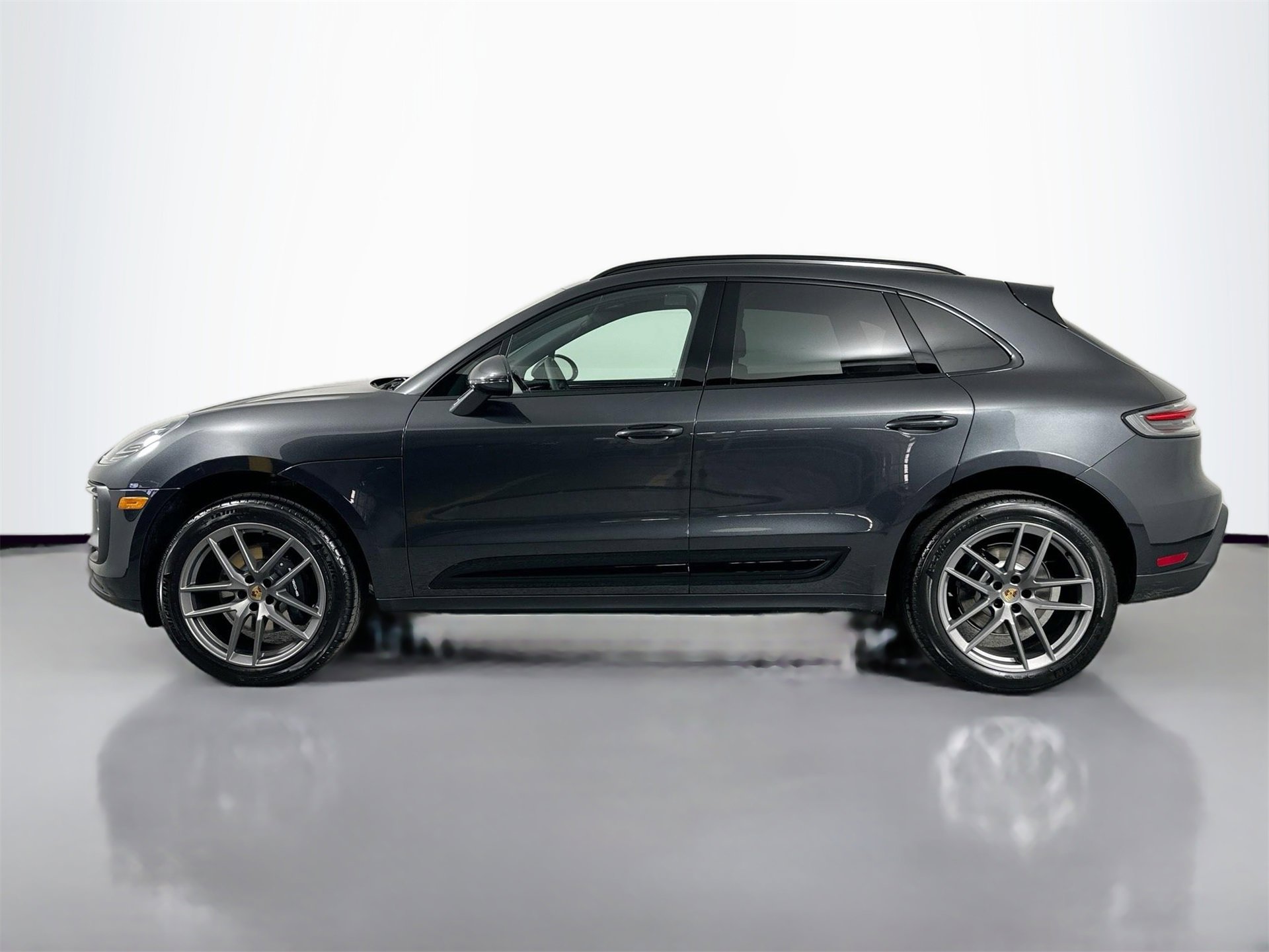 New 2026 Porsche Macan image 2