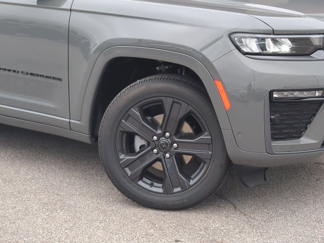 New 2027 Jeep Grand Cherokee Limited AWD/4WD image 2