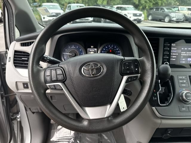 Used 2020 Toyota Sienna L FWD image 14