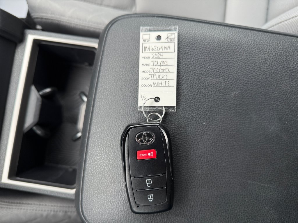Used 2024 Toyota Tacoma SR5 AWD/4WD image 32