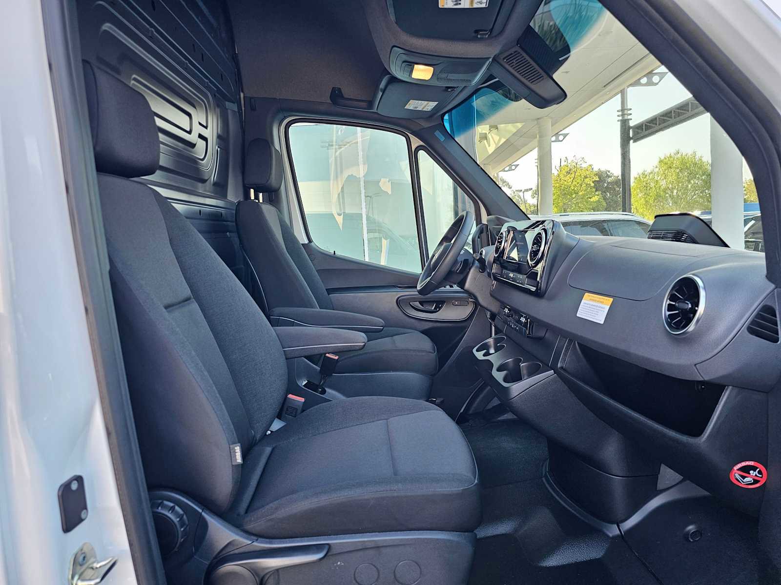 Used 2025 Mercedes-Benz Sprinter 2500 image 10