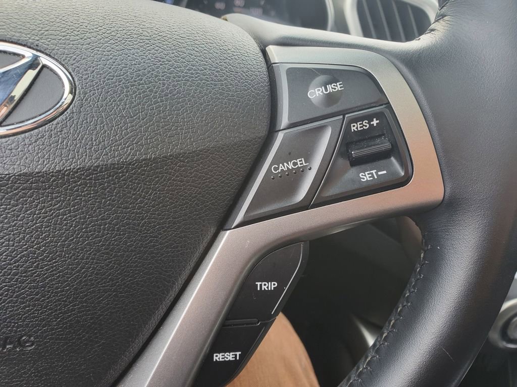 Used 2017 Hyundai Veloster Value Edition image 15