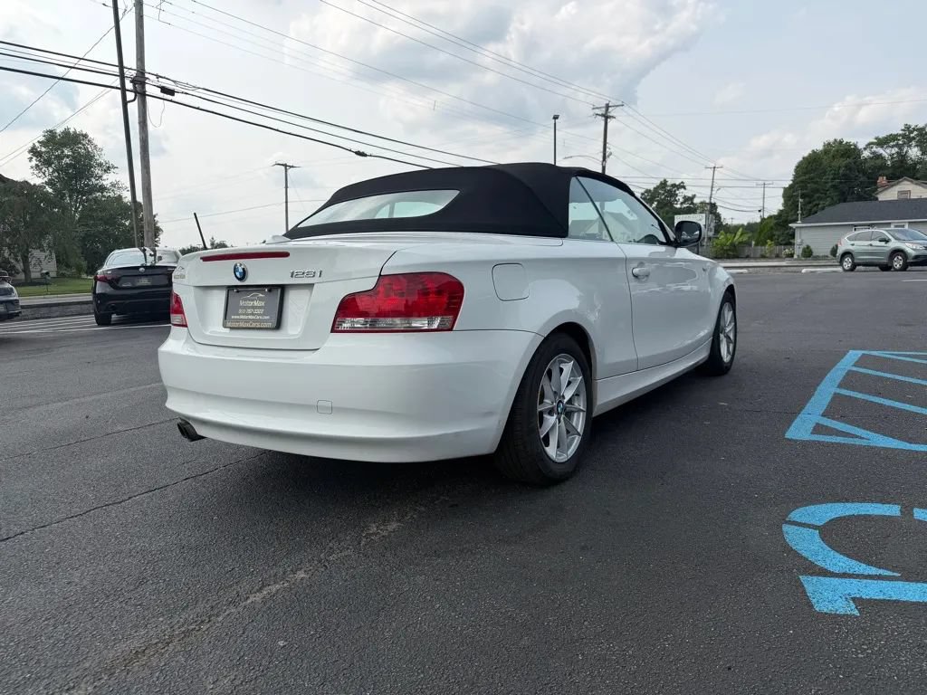 Used 2011 BMW 128i Convertible RWD image 4