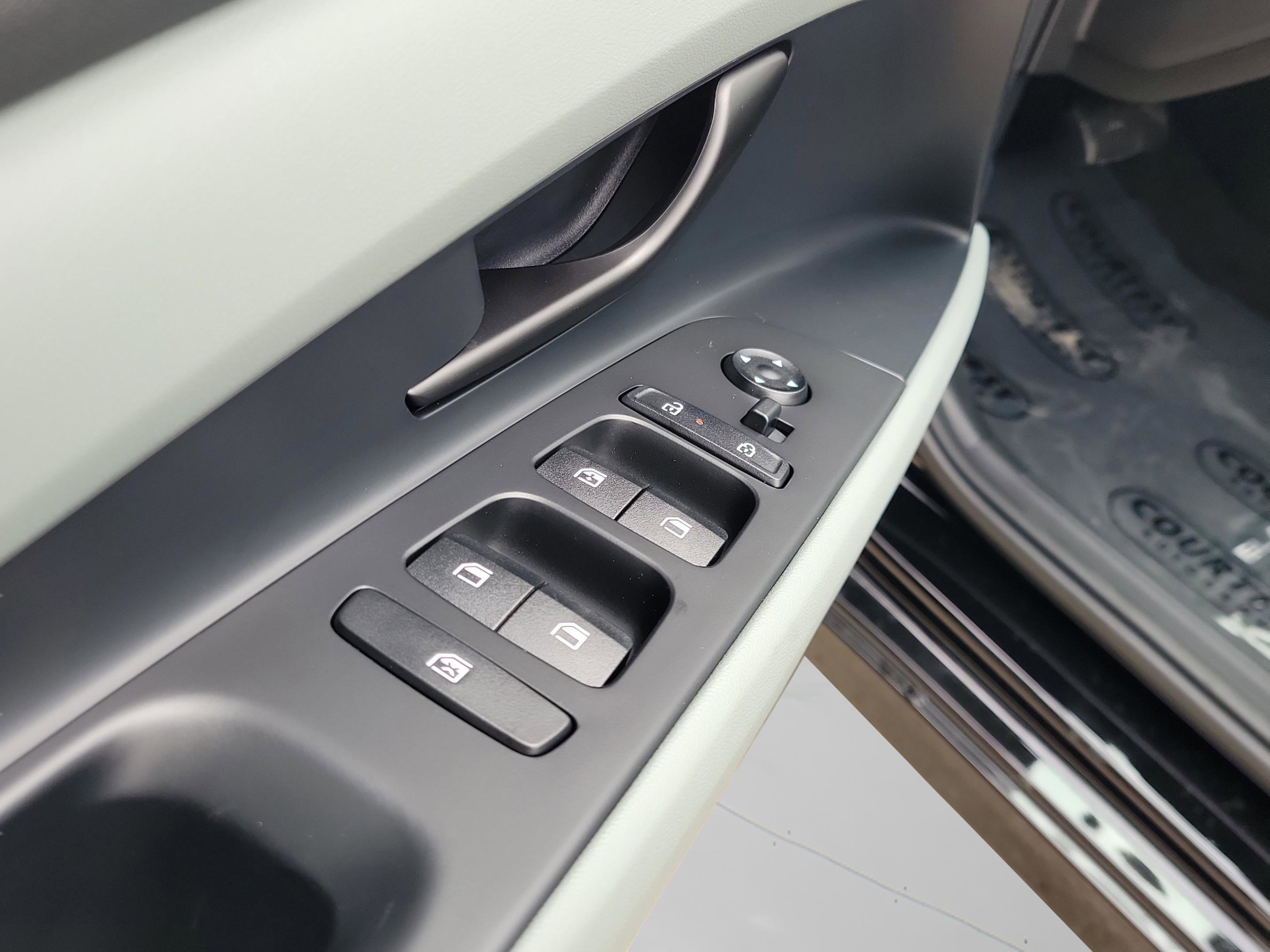 New 2026 Hyundai Elantra Limited image 33