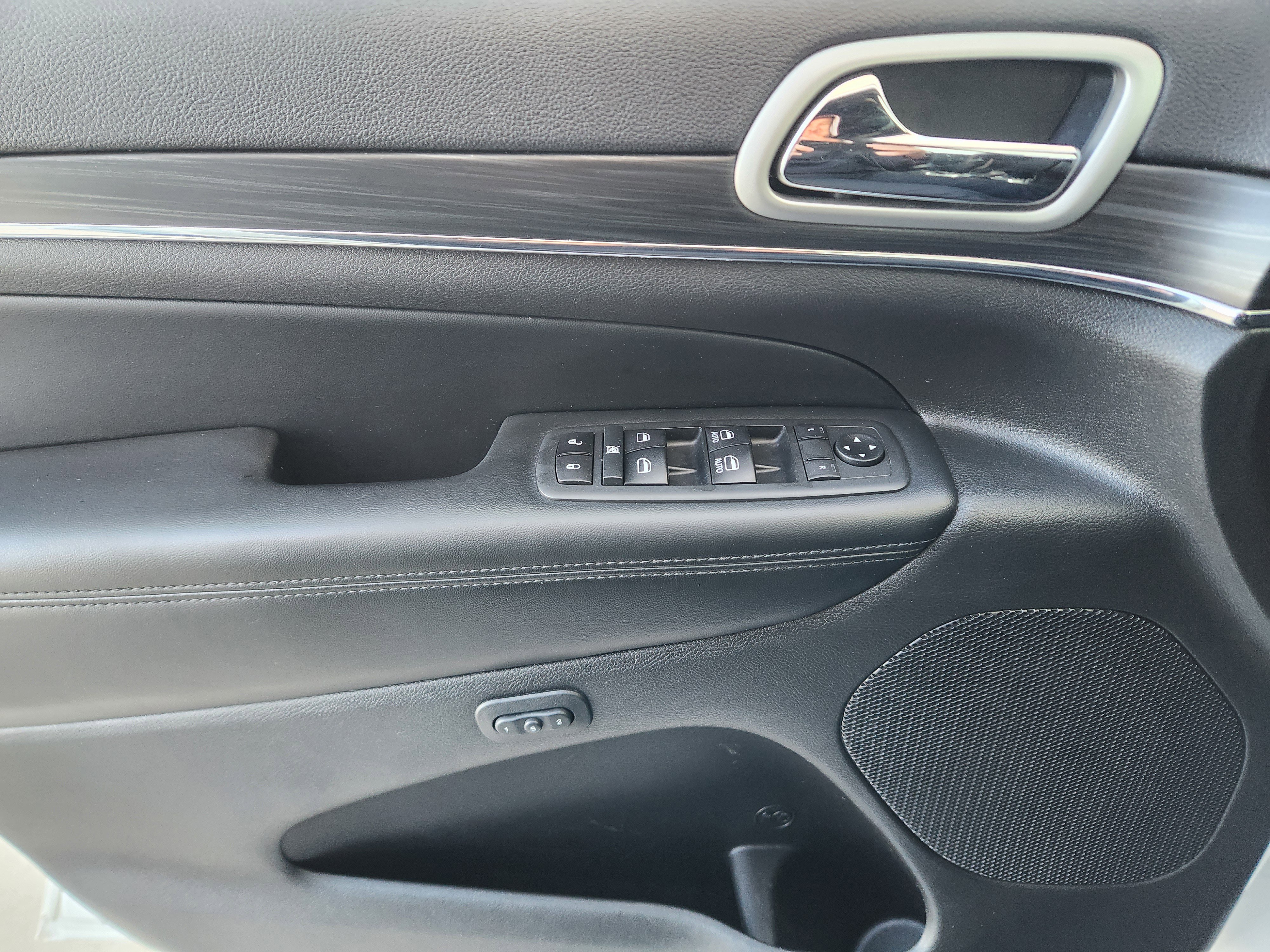 Used 2020 Jeep Grand Cherokee Limited image 23