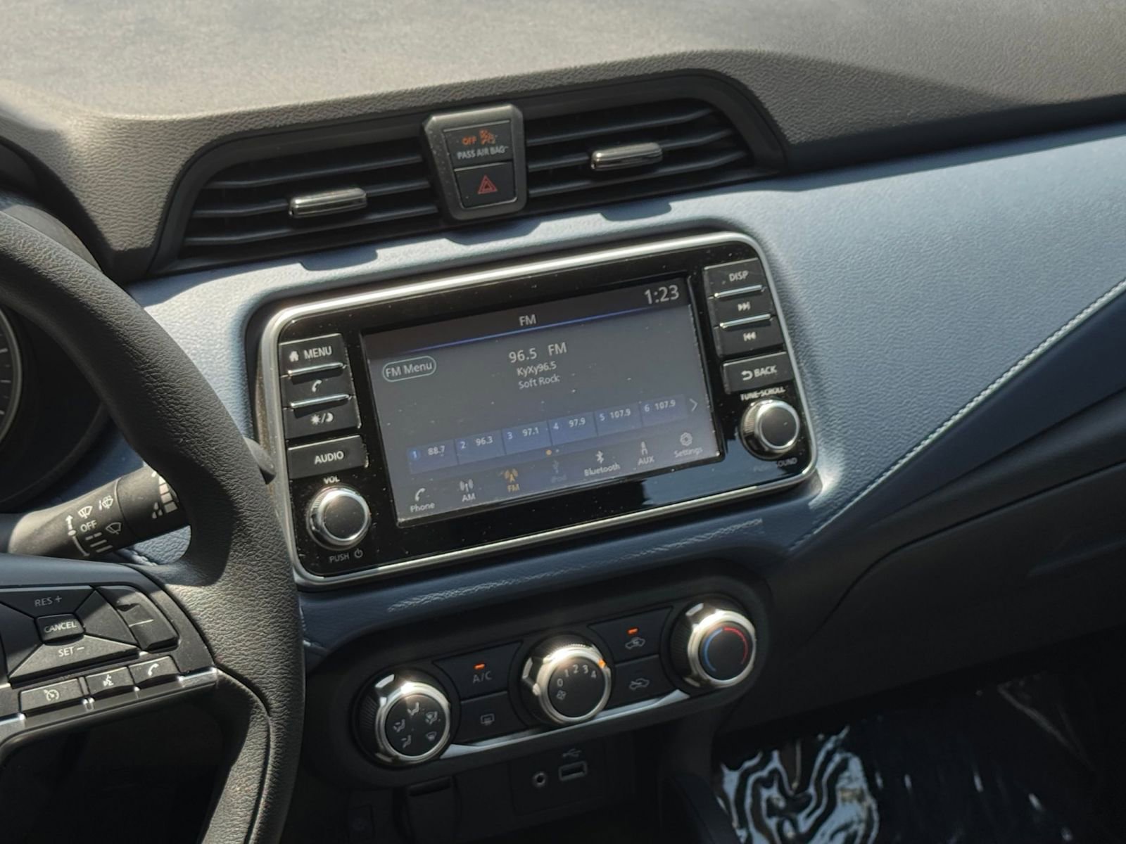 Used 2025 Nissan Versa SV FWD image 17