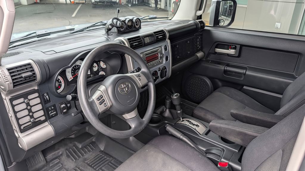 Used 2014 Toyota FJ Cruiser 4WD w/ Convenience Package image 3