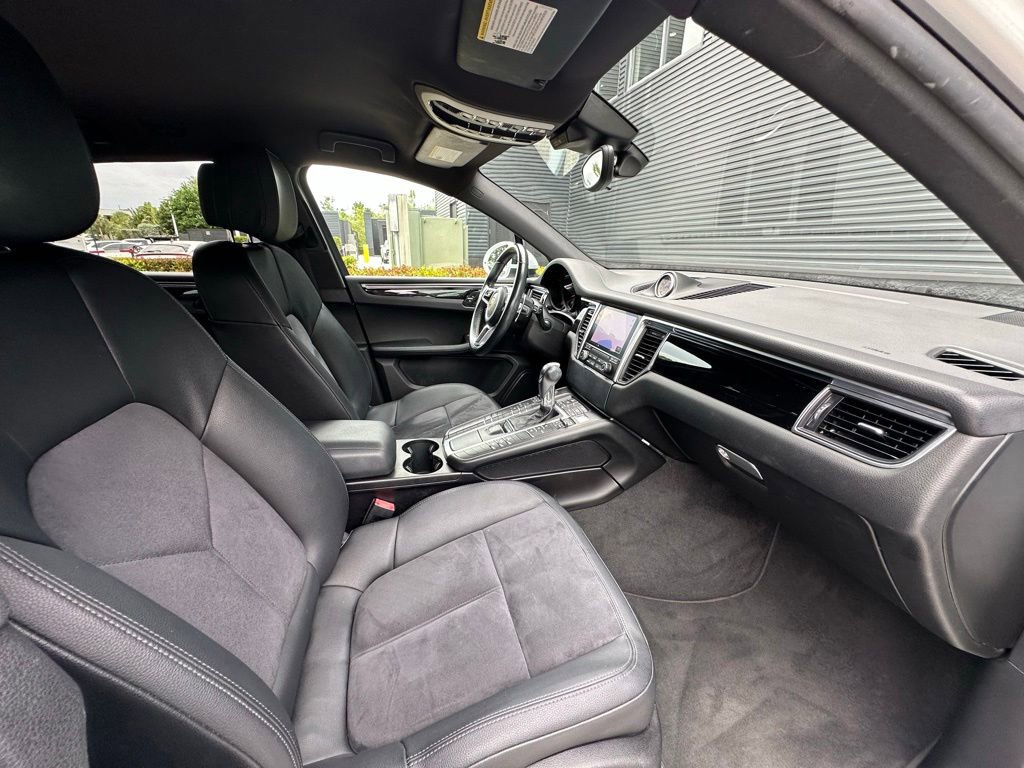 Certified 2017 Porsche Macan AWD/4WD image 36