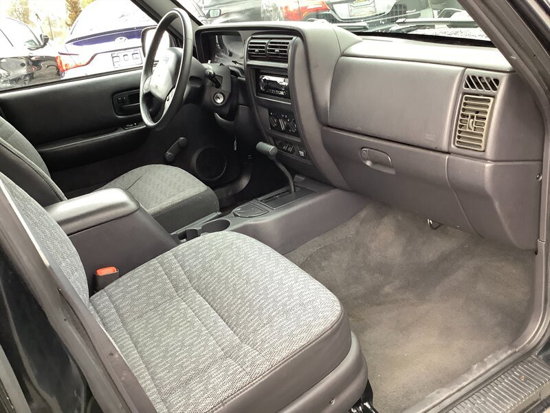 Used 2000 Jeep Cherokee SE RWD image 17