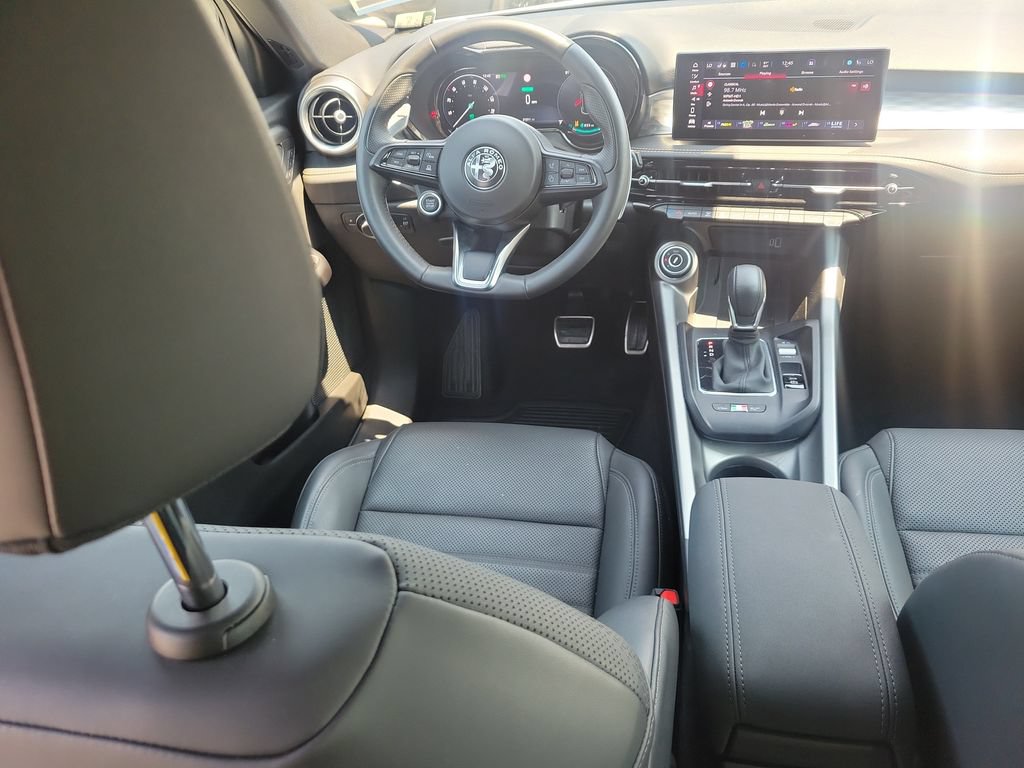 Used 2025 Alfa Romeo Tonale w/ Premium Package AWD/4WD image 13